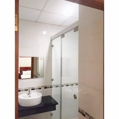 Superior Room | Bathroom | Shower, free toiletries, bathrobes, slippers