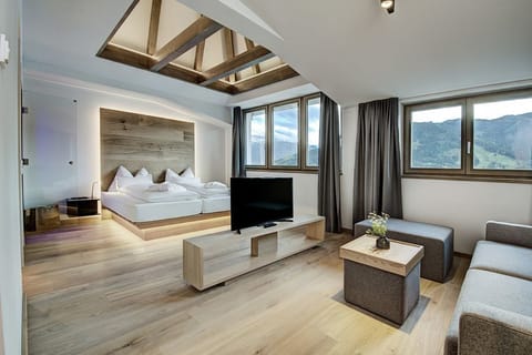 Suite, Balcony, Lake View (1872) | Premium bedding, minibar, in-room safe, soundproofing