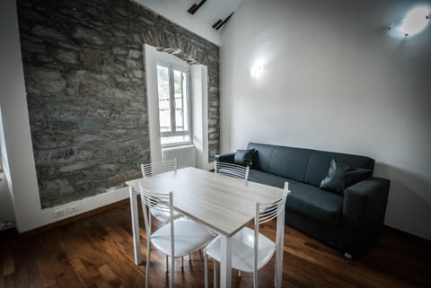 Apartment, 4 Bedrooms | In-room dining