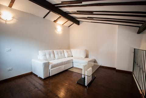 Apartment, 4 Bedrooms | Living room