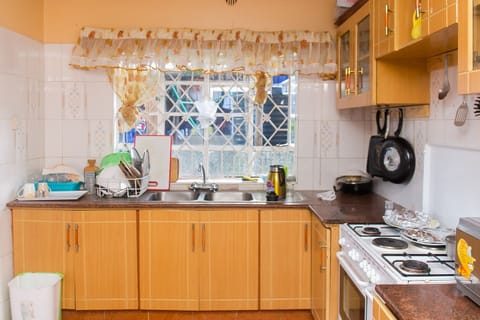 Standard Studio, 1 Double Bed | Private kitchen