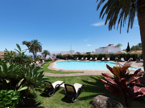 Indoor pool, 2 outdoor pools