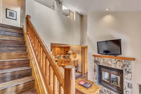 Suite, 2 Bedrooms | Premium bedding, blackout drapes, iron/ironing board, free WiFi