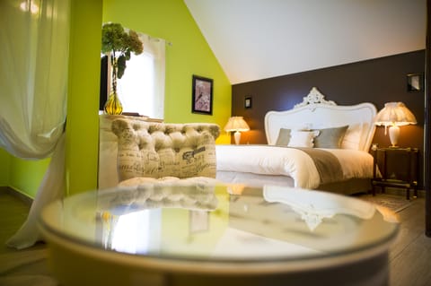 Suite (Alencon) | Individually decorated, individually furnished, blackout drapes