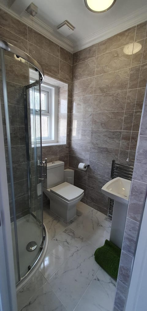 Superior Double Room, Ensuite, City View | Bathroom