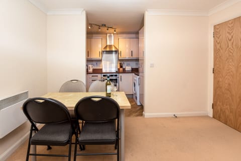 Classic Apartment, 2 Bedrooms, Non Smoking, 2 Bathrooms | Private kitchen | Fridge, microwave, oven, stovetop