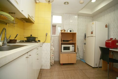 Fridge, microwave, stovetop, cookware/dishes/utensils