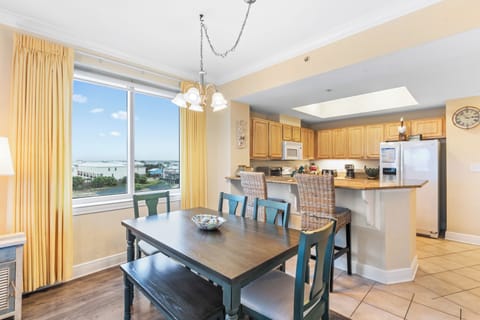 Exclusive Condo, 2 Bedrooms, Balcony, Pool View | In-room dining