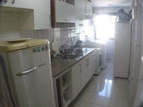 Family Apartment, Non Smoking | Private kitchen | Stovetop, cookware/dishes/utensils