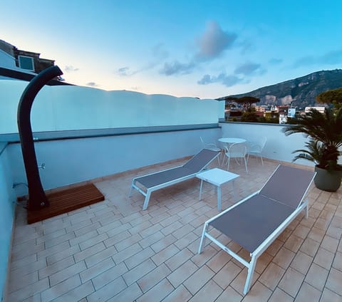 Exclusive Condo | Terrace/patio