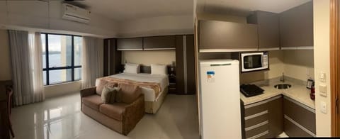 Executive Room | Minibar, desk, blackout drapes, soundproofing