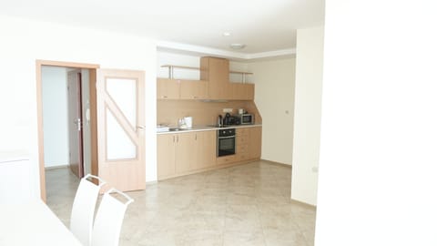 Comfort Apartment, 1 Double Bed with Sofa bed, Balcony, Sea View | Private kitchen | Full-size fridge, microwave, oven, stovetop