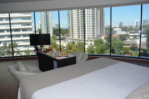 Deluxe Double Room | Minibar, in-room safe, desk, laptop workspace