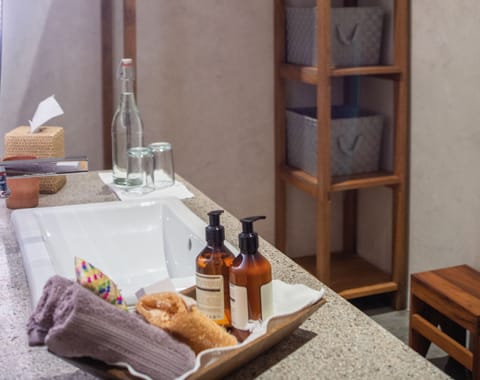 Antonieta Junior Suite 4 | Bathroom | Shower, rainfall showerhead, hair dryer, slippers