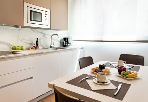 Superior Apartment | Private kitchenette | Fridge, microwave, stovetop, dishwasher