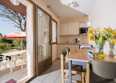 Cottage, 2 Bedrooms | In-room dining