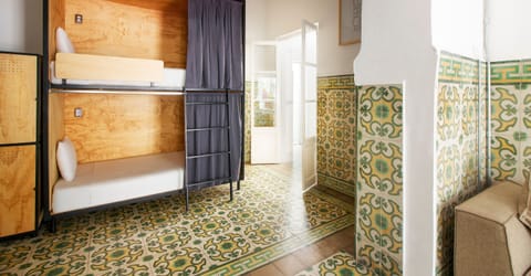 Iron/ironing board, free WiFi