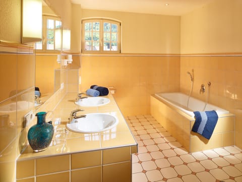 Triple Room | Bathroom | Shower, hair dryer, towels