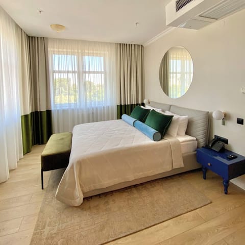 Executive Suite, 2 Bedrooms | 1 bedroom, premium bedding, minibar, desk