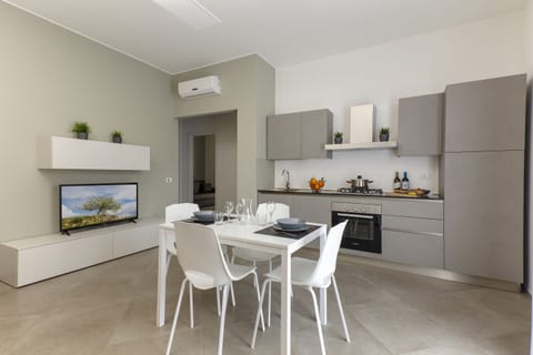 Comfort Apartment | Private kitchen | Full-size fridge, oven, stovetop, cookware/dishes/utensils