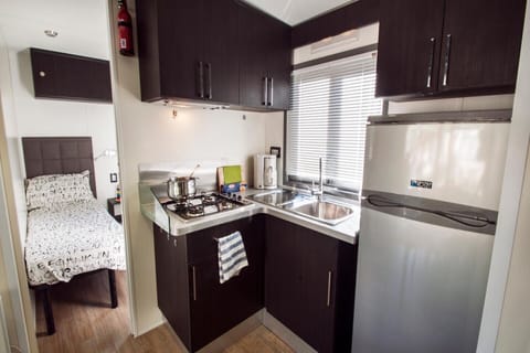 Premium Mobile Home | Private kitchen | Fridge, stovetop, coffee/tea maker, electric kettle