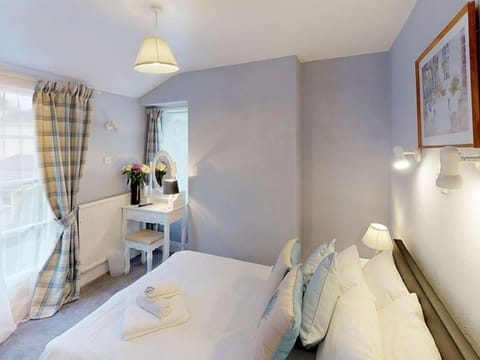 Classic Double Room, Ensuite (Skippers Suite) | WiFi