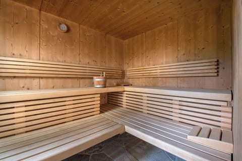 Sauna, steam room