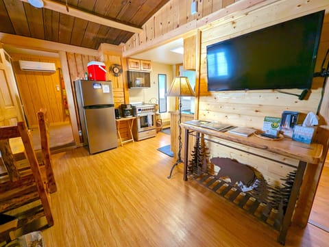 Standard Cabin #2 | Living area | Flat-screen TV