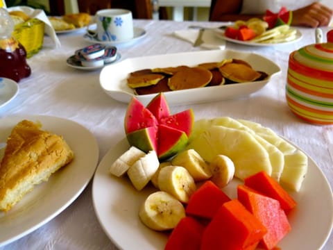 Daily continental breakfast (USD 4 per person)