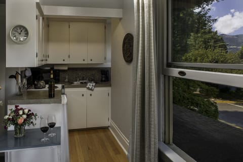 Rose Suite | Private kitchenette | Mini-fridge, coffee/tea maker