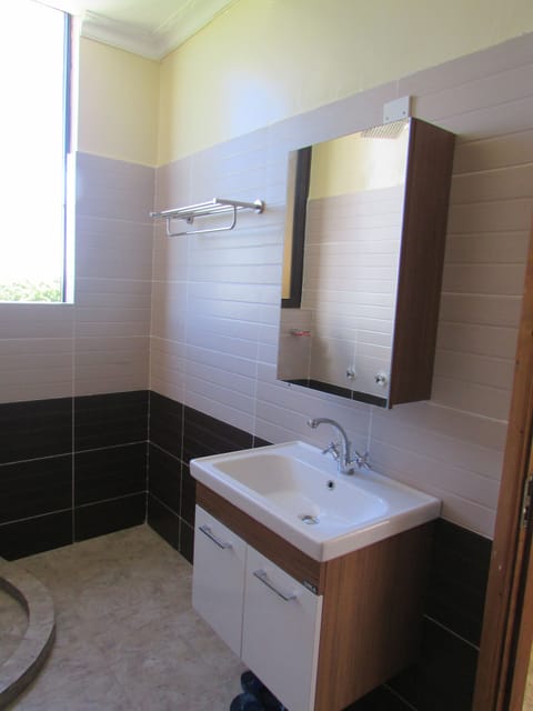 Deluxe Double Room, 1 King Bed | Bathroom | Shower, rainfall showerhead, slippers, towels