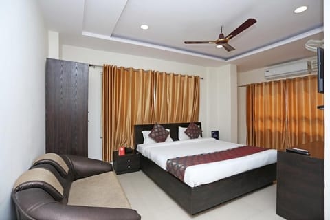 Premier Room, 1 King Bed, City View | 2 bedrooms, premium bedding, in-room safe, individually decorated