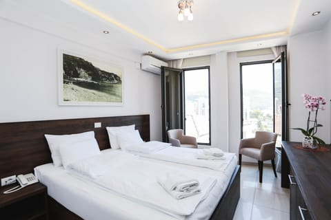 Standard Double Room | In-room safe, blackout drapes, free WiFi, bed sheets