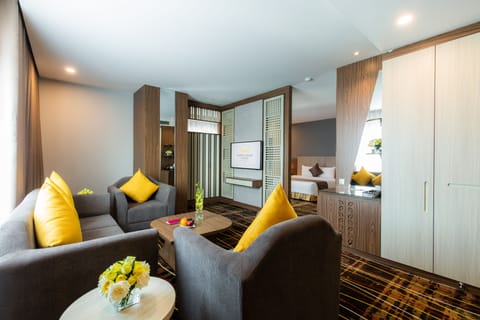 Executive Suite | Living area | Flat-screen TV