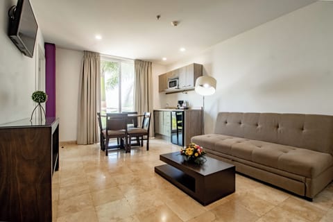Superior Room, Non Smoking | Living area | 32-inch flat-screen TV with satellite channels