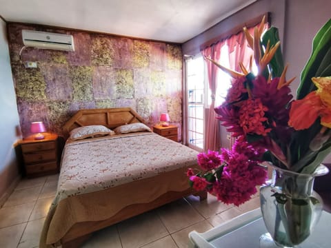 Queen room with sea view | Free WiFi, bed sheets