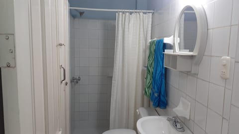 Double Room, 1 Queen Bed, Non Smoking | Bathroom | Shower, rainfall showerhead, free toiletries, hair dryer