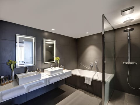 Executive Suite, 1 Double Bed with Sofa bed, Lagoon View | Hypo-allergenic bedding, down comforters, Select Comfort beds, minibar