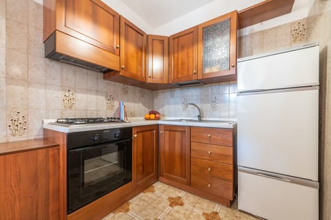 Apartment, 3 Bedrooms | Private kitchen | Full-size fridge, oven, stovetop, cookware/dishes/utensils