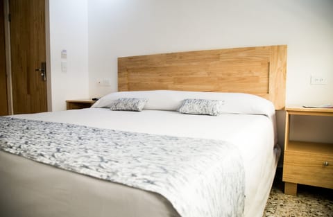 Deluxe Room, 1 King Bed, Non Smoking | Premium bedding, memory foam beds, individually furnished, desk