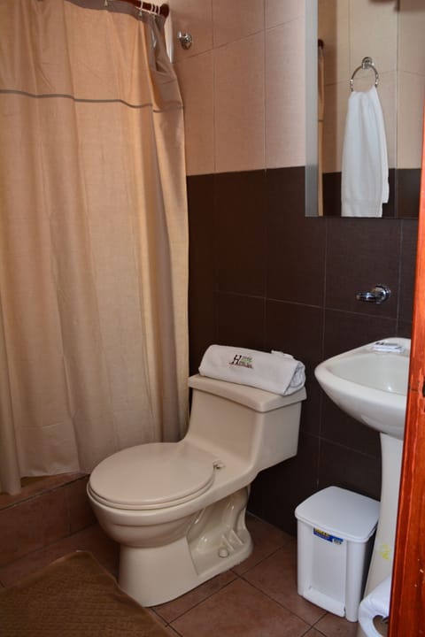 Family Room, Non Smoking, City View | Bathroom | Shower, free toiletries, towels