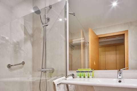 Shower, rainfall showerhead, eco-friendly toiletries, hair dryer