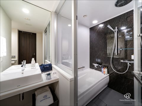 Separate tub and shower, deep soaking tub, free toiletries, hair dryer