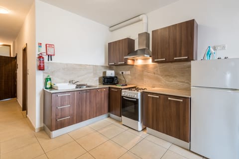 Comfort Apartment, Multiple Beds, Non Smoking, City View | Private kitchen | Full-size fridge, oven, stovetop, cookware/dishes/utensils