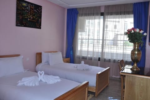 Twin Room, 2 Twin Beds | Breakfast area | Free daily buffet breakfast