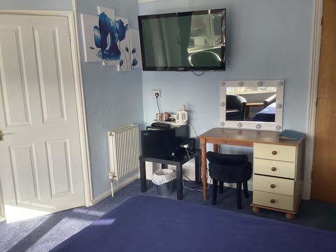 Comfort Double Room | Blackout drapes, iron/ironing board, free WiFi, bed sheets