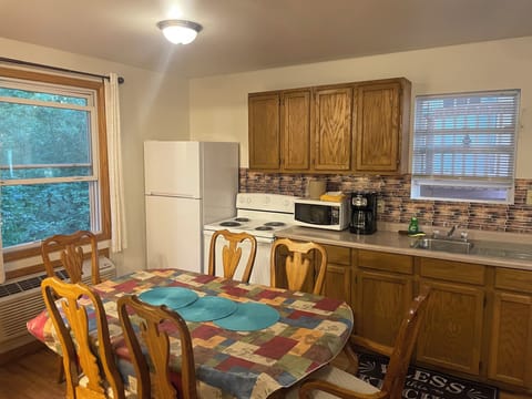 Deluxe Cabin, Multiple Beds, Non Smoking | Private kitchenette | Fridge, microwave