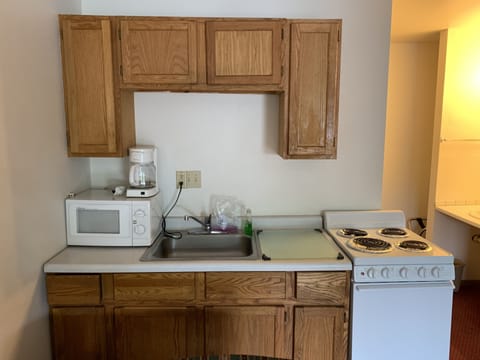 Deluxe Condo, Multiple Beds, Accessible, Non Smoking | Private kitchenette | Fridge, microwave