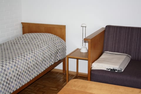 Standard Single Room, Private Bathroom | Desk, iron/ironing board, free WiFi, bed sheets