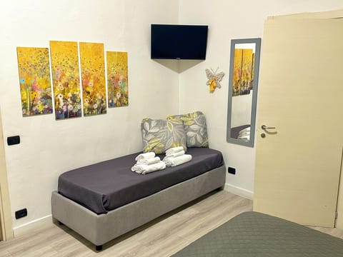Family Quadruple Room | Desk, free WiFi, bed sheets